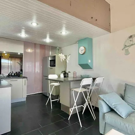 Bord De Apartment